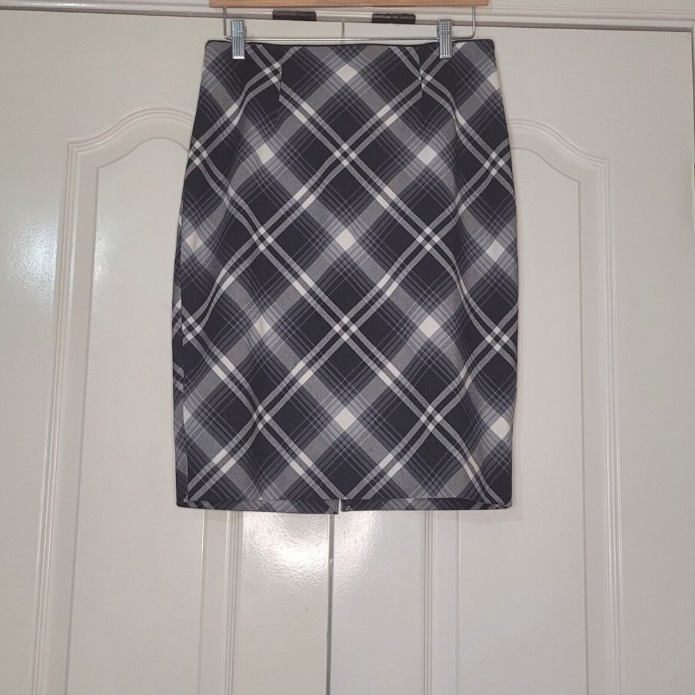White House Black Market Plaid Pencil Skirt Size 6P NEW Small Slit In Back